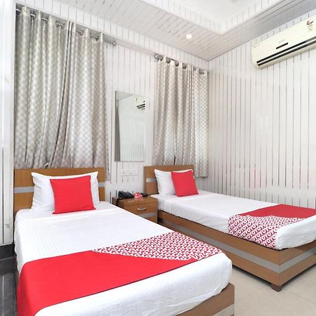 OYO 13877 Hotel Le Bon Ton Ludhiana Buitenkant foto