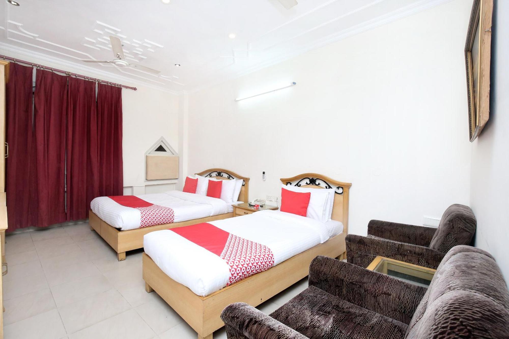 OYO 13877 Hotel Le Bon Ton Ludhiana Buitenkant foto