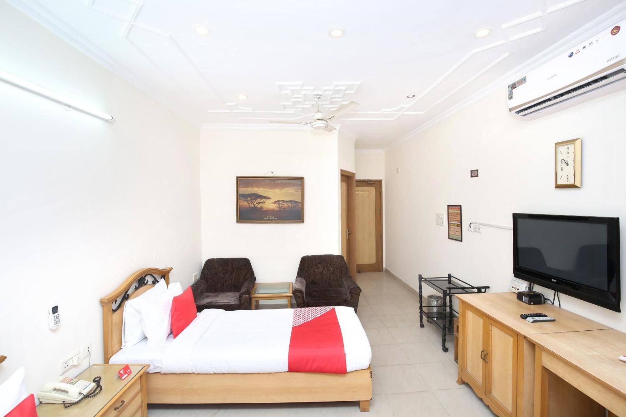 OYO 13877 Hotel Le Bon Ton Ludhiana Buitenkant foto