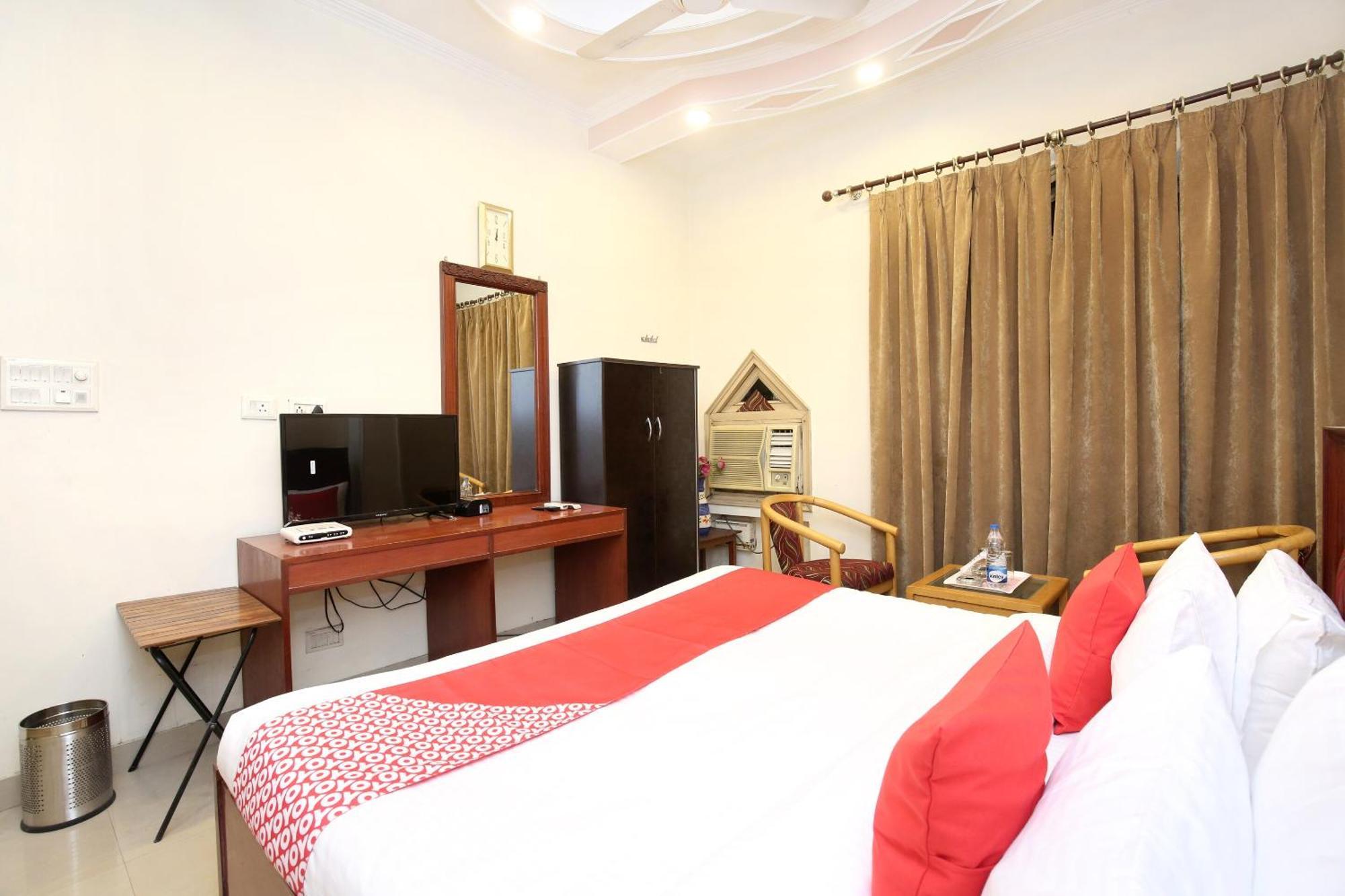 OYO 13877 Hotel Le Bon Ton Ludhiana Buitenkant foto