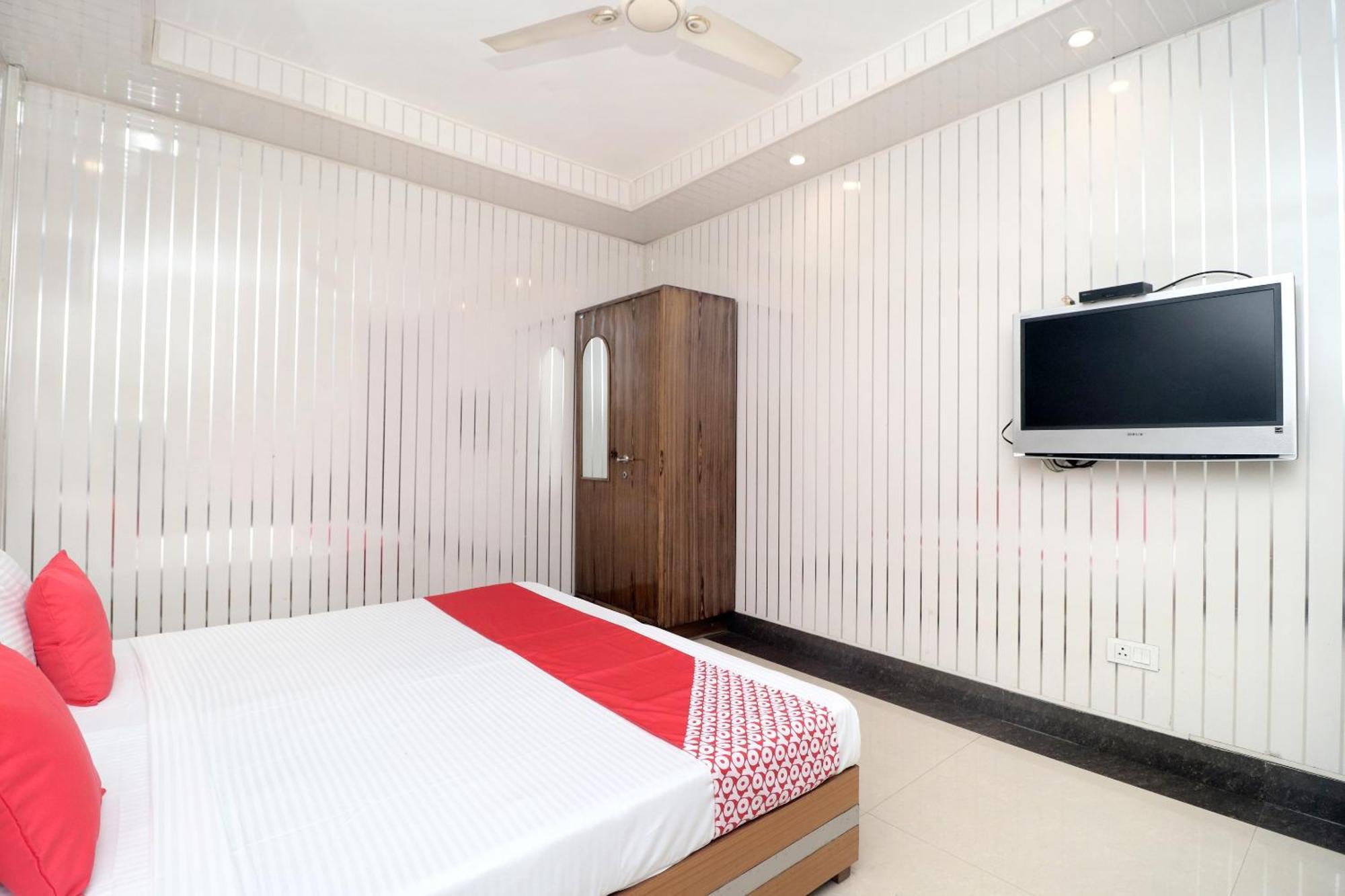 OYO 13877 Hotel Le Bon Ton Ludhiana Buitenkant foto