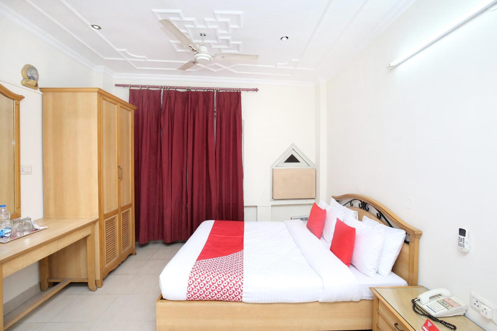 OYO 13877 Hotel Le Bon Ton Ludhiana Buitenkant foto