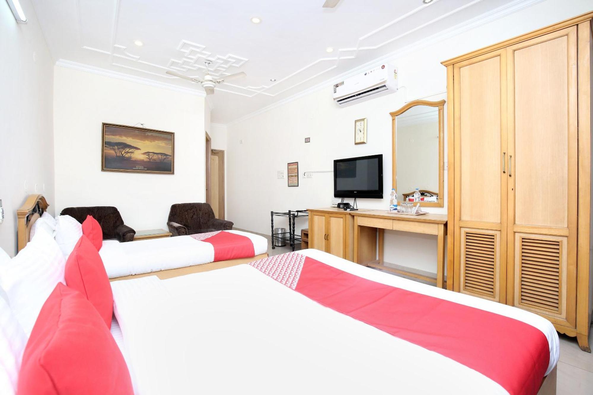 OYO 13877 Hotel Le Bon Ton Ludhiana Buitenkant foto