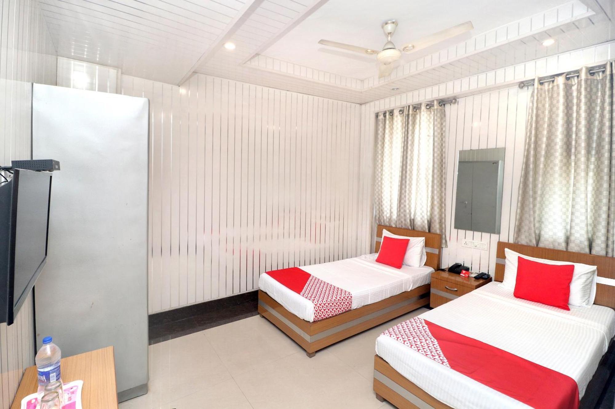 OYO 13877 Hotel Le Bon Ton Ludhiana Buitenkant foto